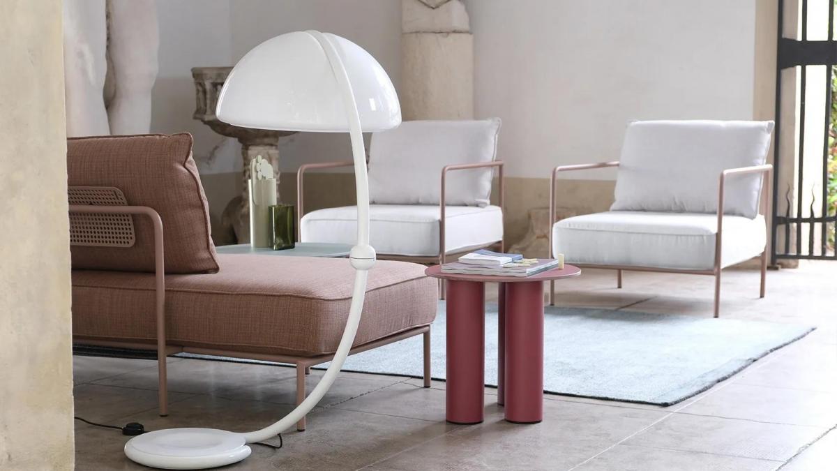 Flap armchair 02